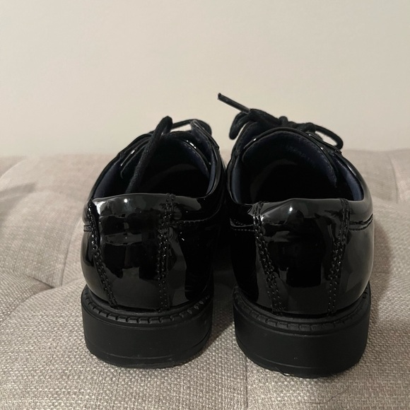 Sleek Black Patent Leather Men's Oxfords - Picture 2 of 5